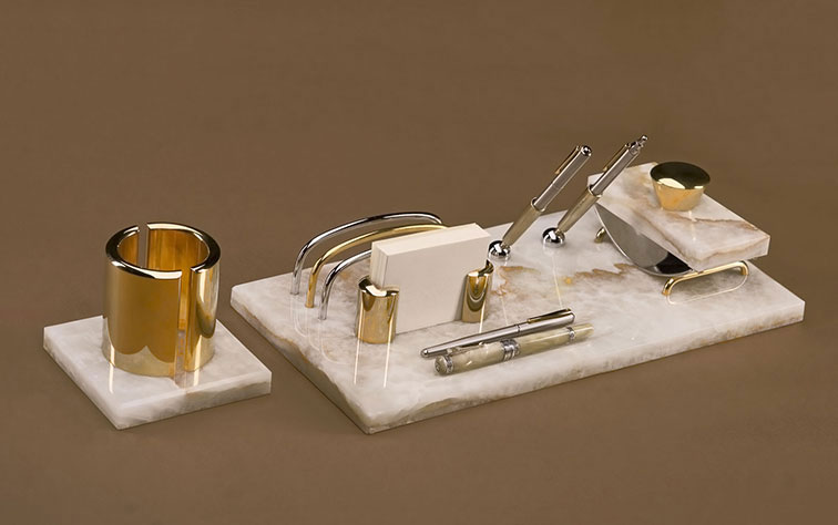 Jacqueline with Pen Mug